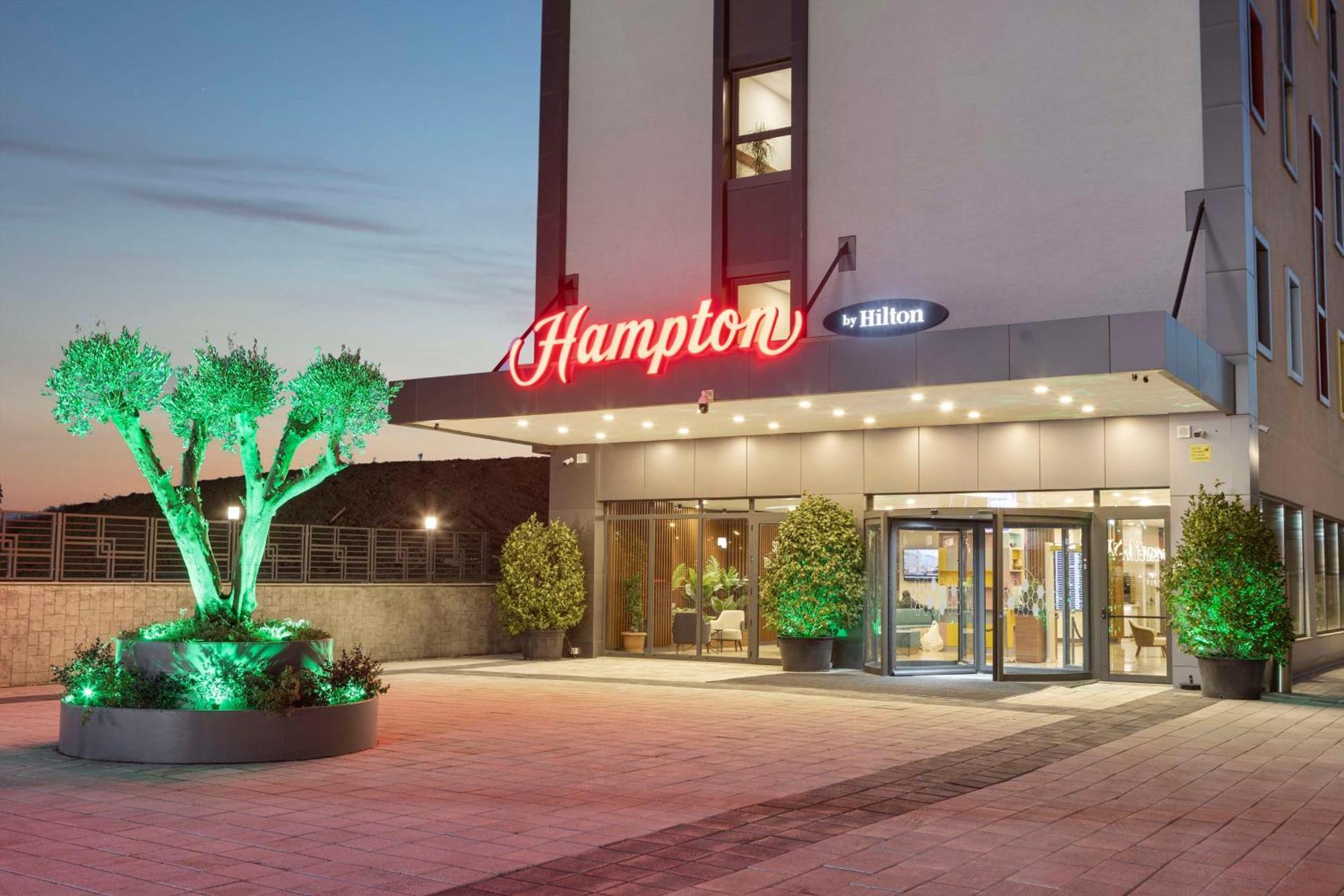 Отель Hampton By Hilton Istanbul Airport, Arnavutkoy Экстерьер фото